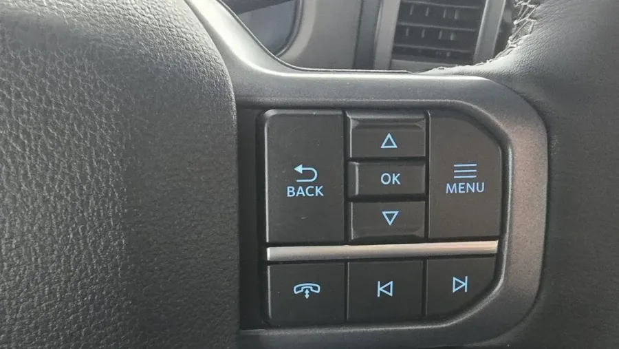 2026 Ford Super Duty F-350 | Photo 18 of 32