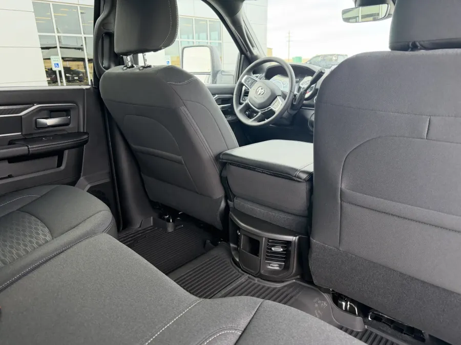 2026 RAM 2500 Big Horn | Photo 9 of 16