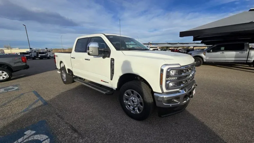 2026 Ford Super Duty F-250 | Photo 3 of 29
