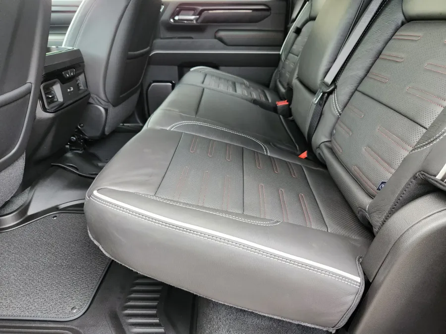 2025 GMC Sierra 2500HD AT4X | Photo 10 of 31