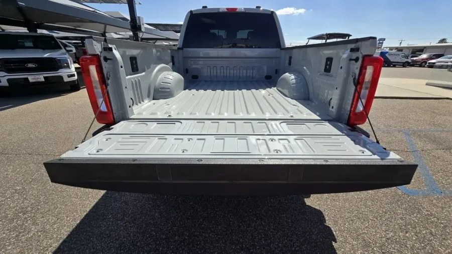 2025 Ford Super Duty F-250 | Photo 8 of 26