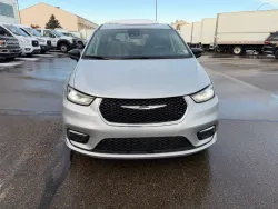 2024 Chrysler Pacifica Touring L | Thumbnail Photo 7 of 24