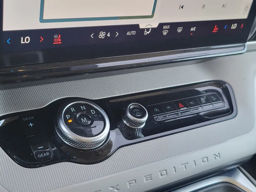 2025 Ford Expedition Max Active | Photo 16 of 27