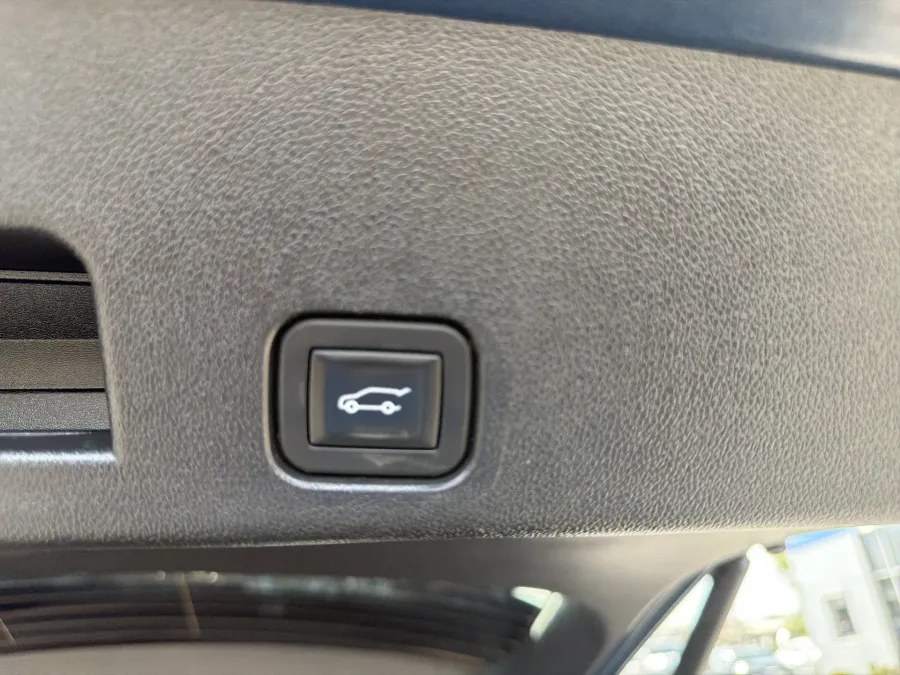 2025 Chevrolet Traverse AWD LT | Photo 9 of 22