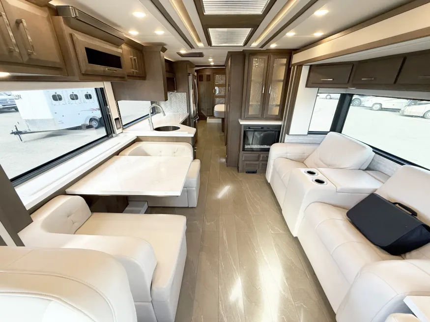 2022 Newmar New Aire 3543 | Photo 3 of 4