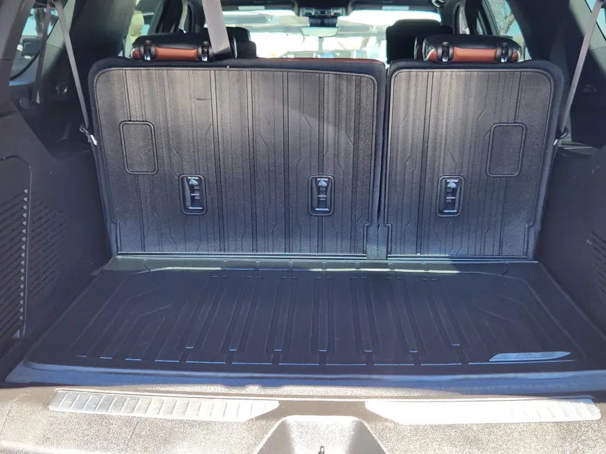 2023 GMC Yukon XL Denali Ultimate | Photo 15 of 27