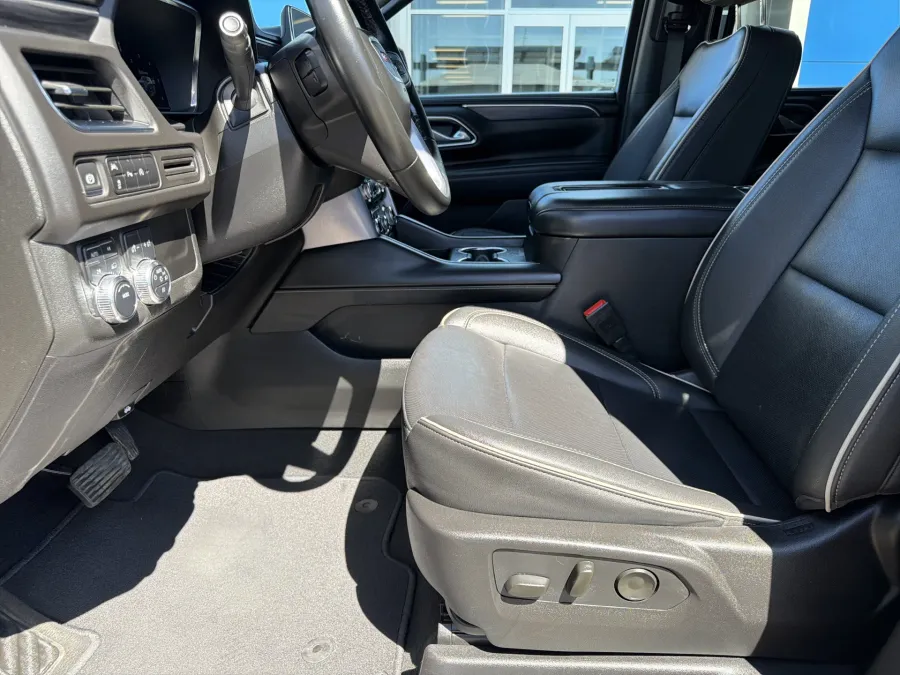 2024 GMC Yukon XL SLT | Photo 16 of 22