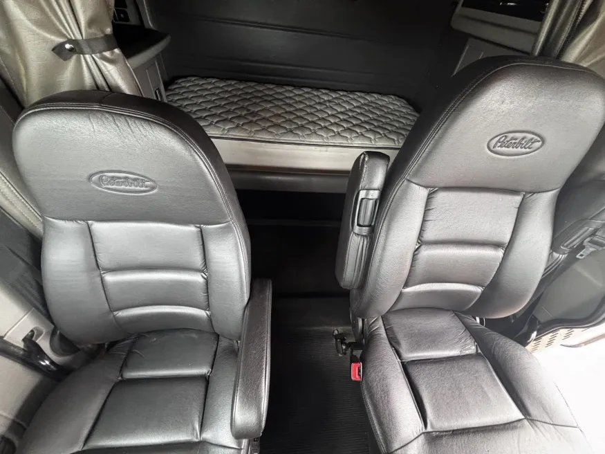 2022 Peterbilt 389 | Photo 15 of 20