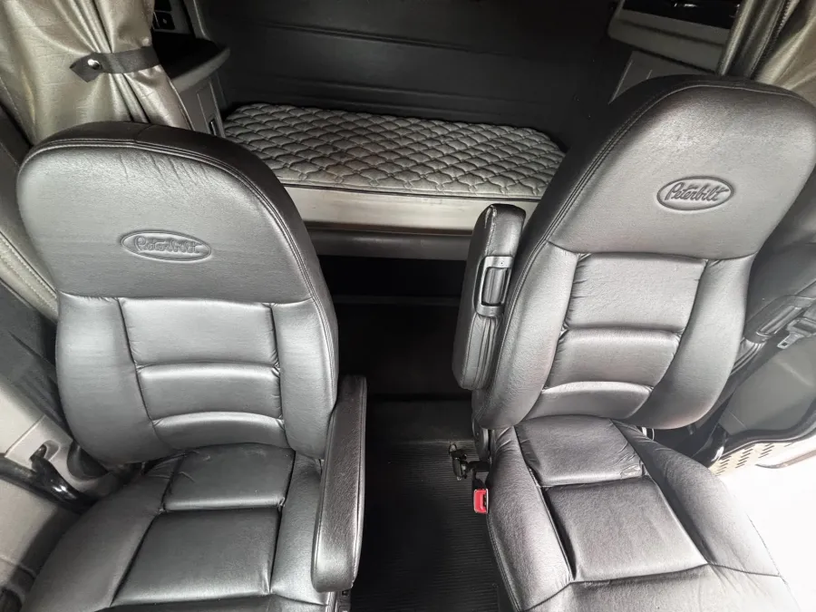 2022 Peterbilt 389 | Photo 15 of 20