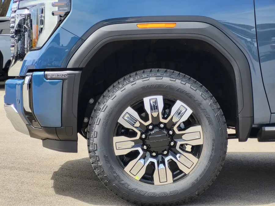2026 GMC Sierra 2500HD Denali | Photo 8 of 25