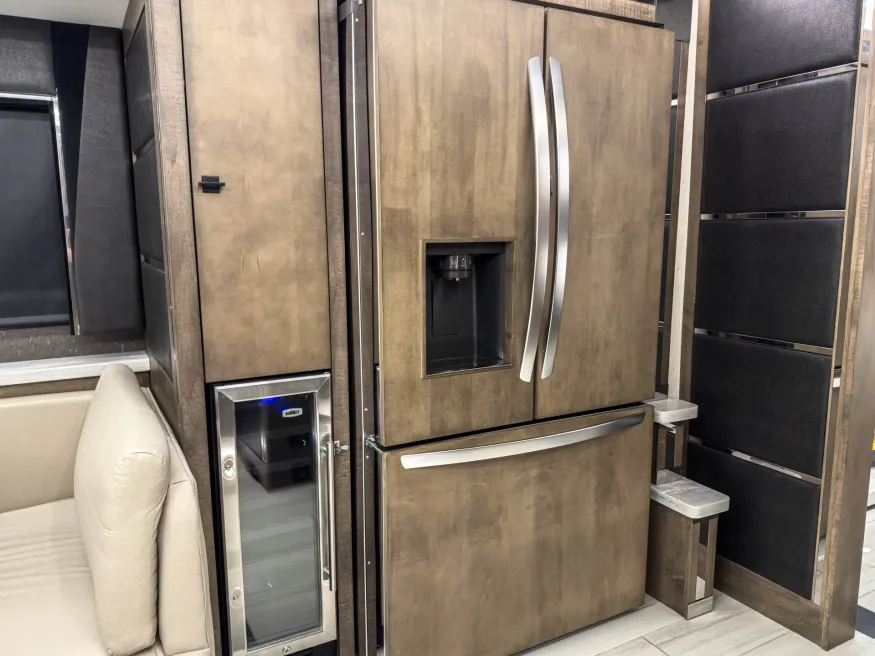 2026 Tiffin Zephyr 45PZ | Photo 21 of 39