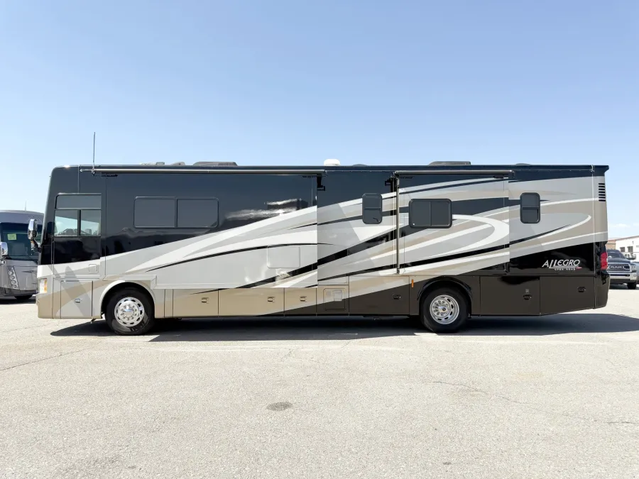 2013 Tiffin Allegro Red 38QRA | Photo 22 of 30