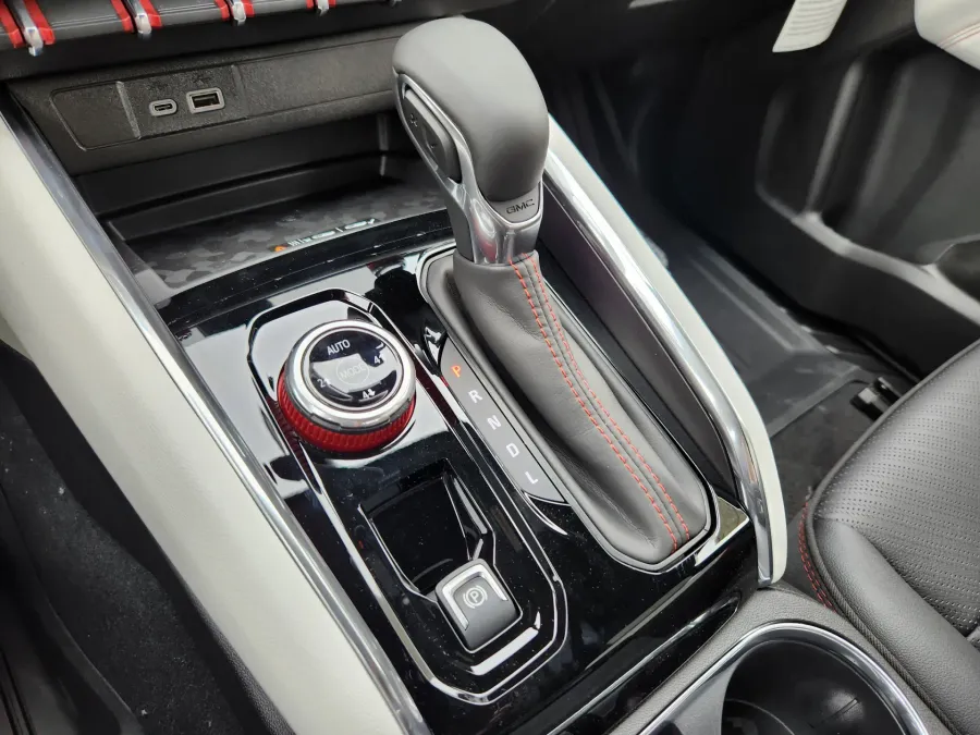 2026 GMC Canyon 4WD AT4X | Photo 26 of 29