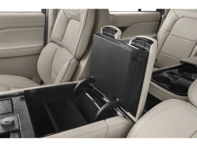 2019 Lincoln Navigator | Photo 11 of 14