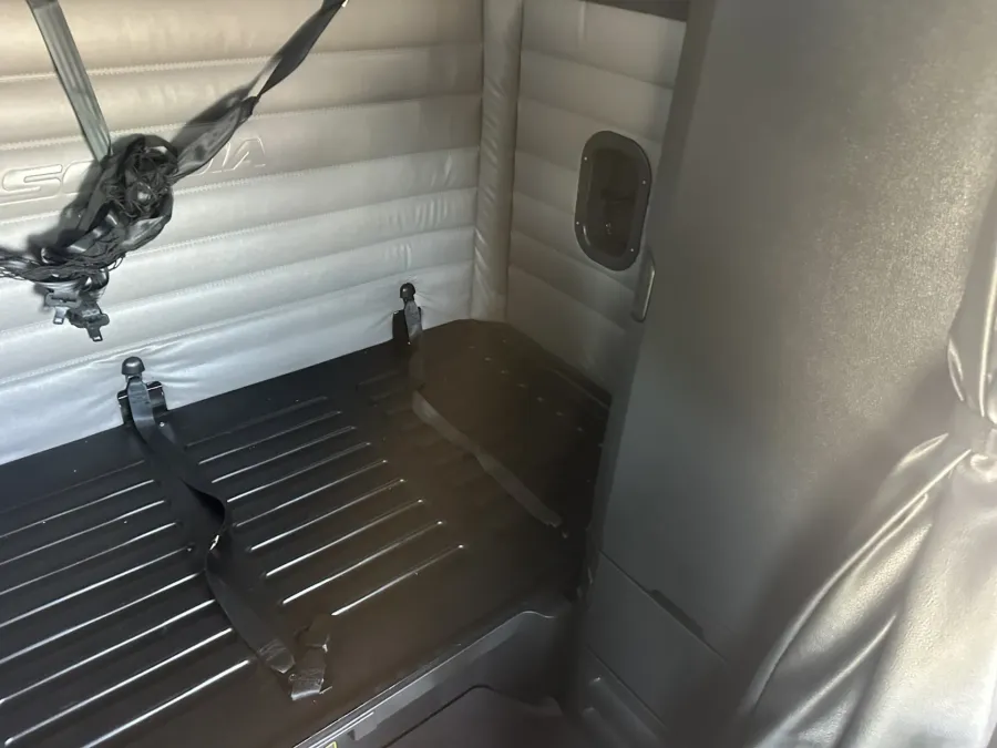 2022 Freightliner Cascadia 126 | Photo 15 of 24