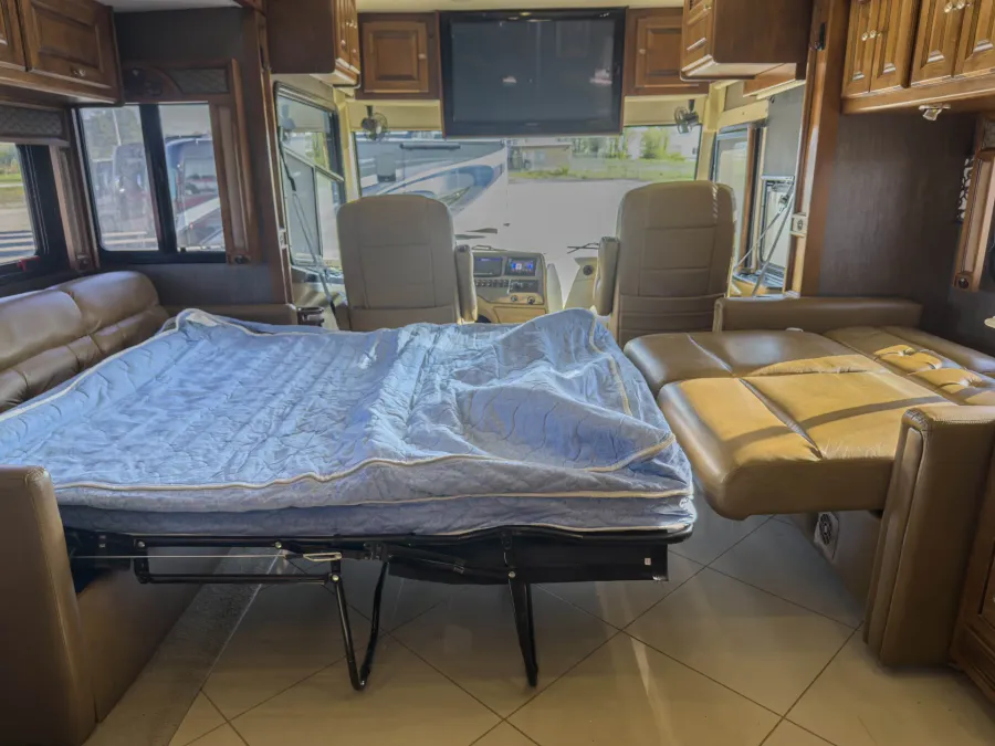2013 Tiffin Phaeton 36QSH | Photo 21 of 39