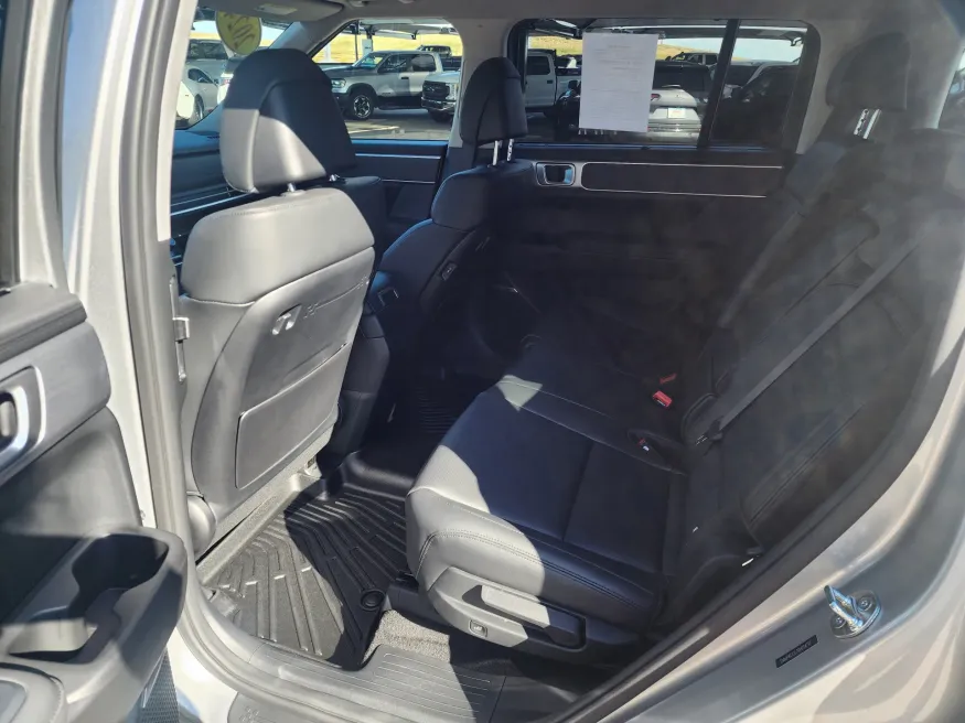 2024 Hyundai Santa Fe Limited | Photo 11 of 30