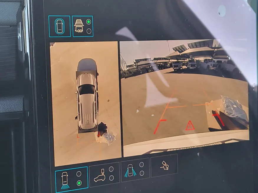 2026 GMC Acadia AT4 | Photo 15 of 27