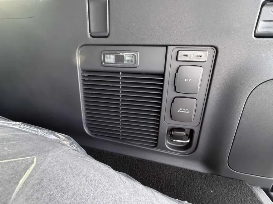 2025 Ford Expedition Max | Photo 10 of 34