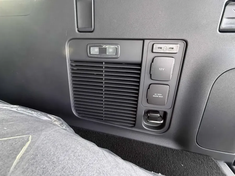 2025 Ford Expedition Max | Photo 10 of 34