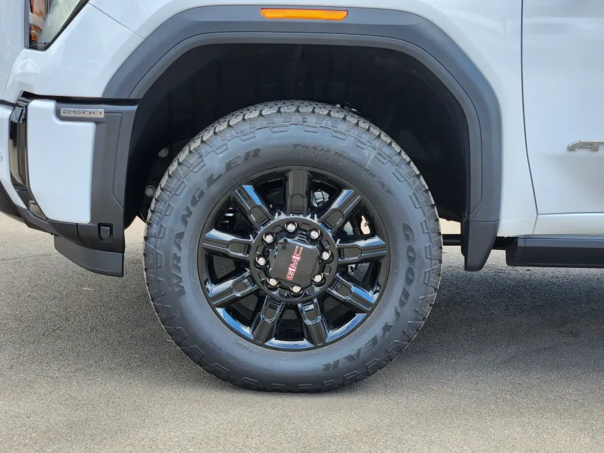 2025 GMC Sierra 2500HD AT4 | Photo 21 of 30