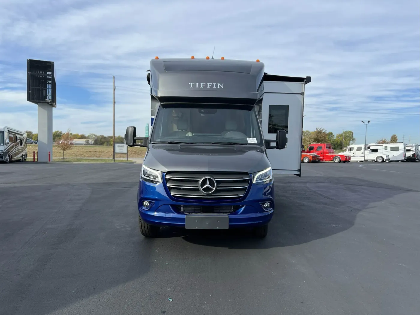 2026 Tiffin Wayfarer 25XPW | Photo 5 of 17