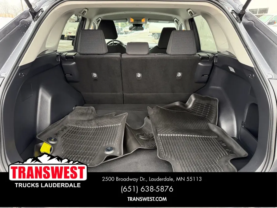 2021 Toyota RAV4 LE | Photo 18 of 23