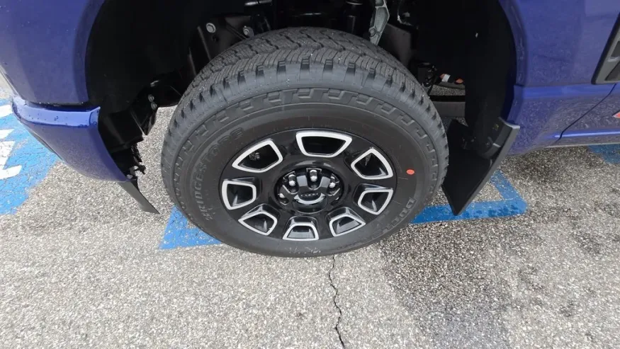 2026 Ford Super Duty F-350 | Photo 13 of 37