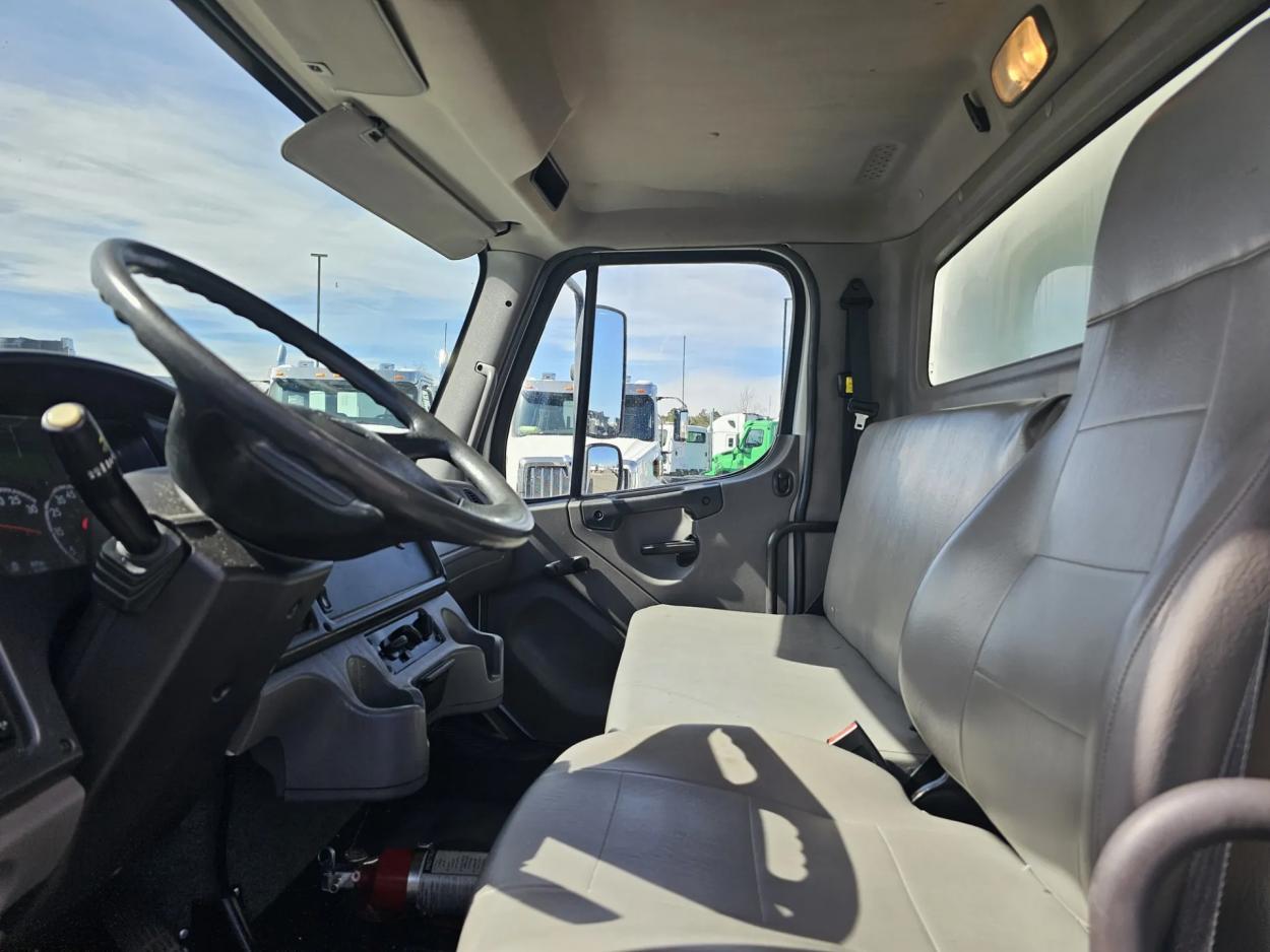2019 Freightliner M2 106 | Photo 11 of 19