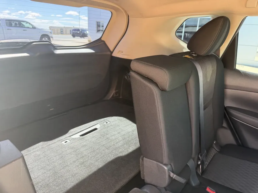 2017 Nissan Rogue S | Photo 11 of 17