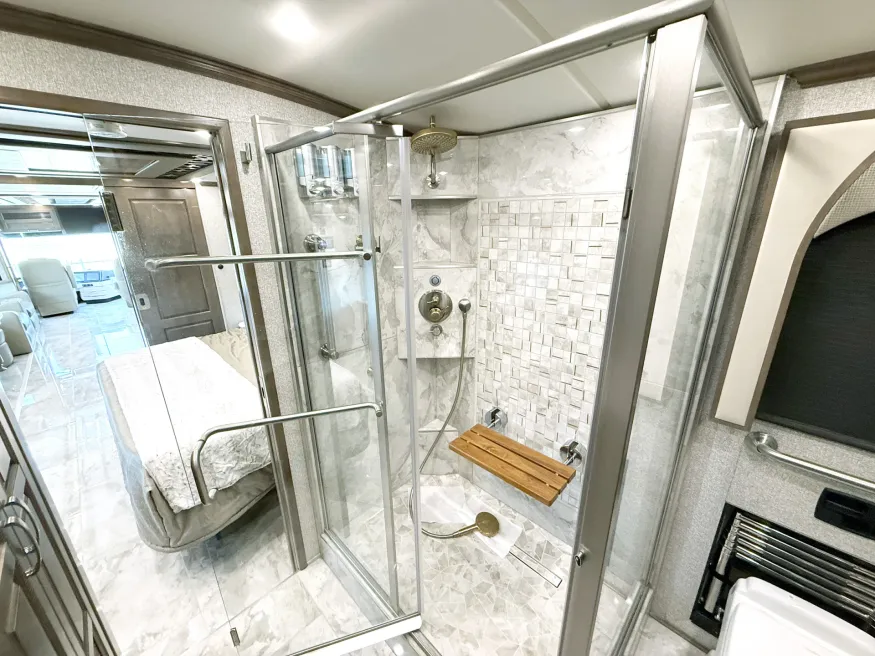 2023 Newmar Essex 4551 | Photo 17 of 34