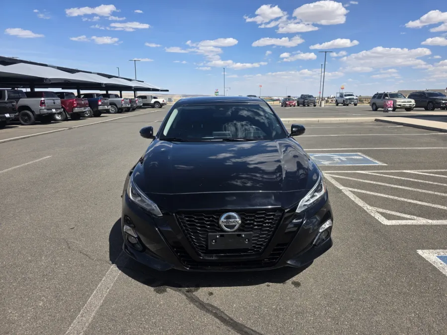 2022 Nissan Altima 2.5 SR | Photo 2 of 23