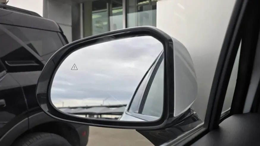 2022 Hyundai Santa Fe | Photo 12 of 33