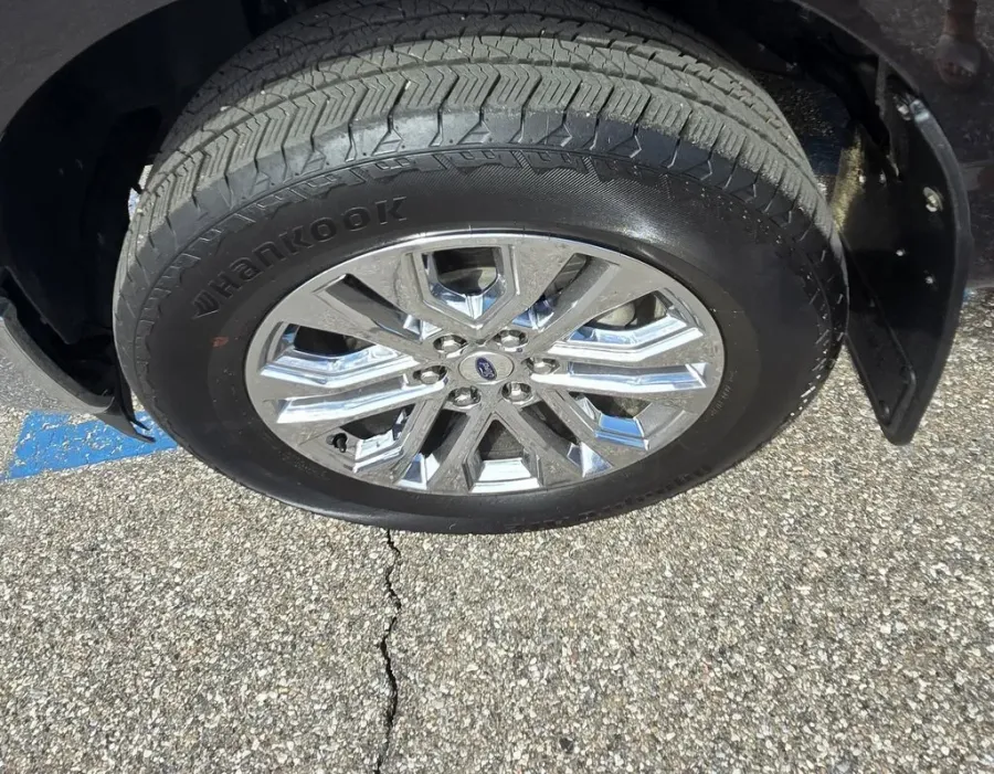 2024 Ford F-150 | Photo 10 of 32