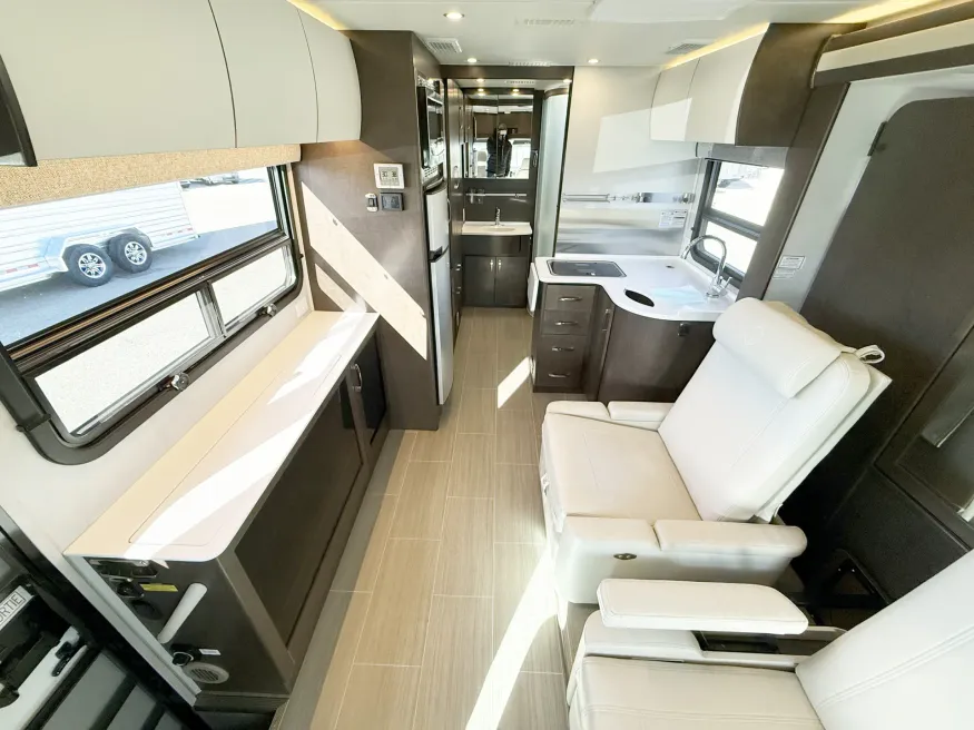 2018 Leisure Travel Van Unity 24MB | Photo 4 of 19