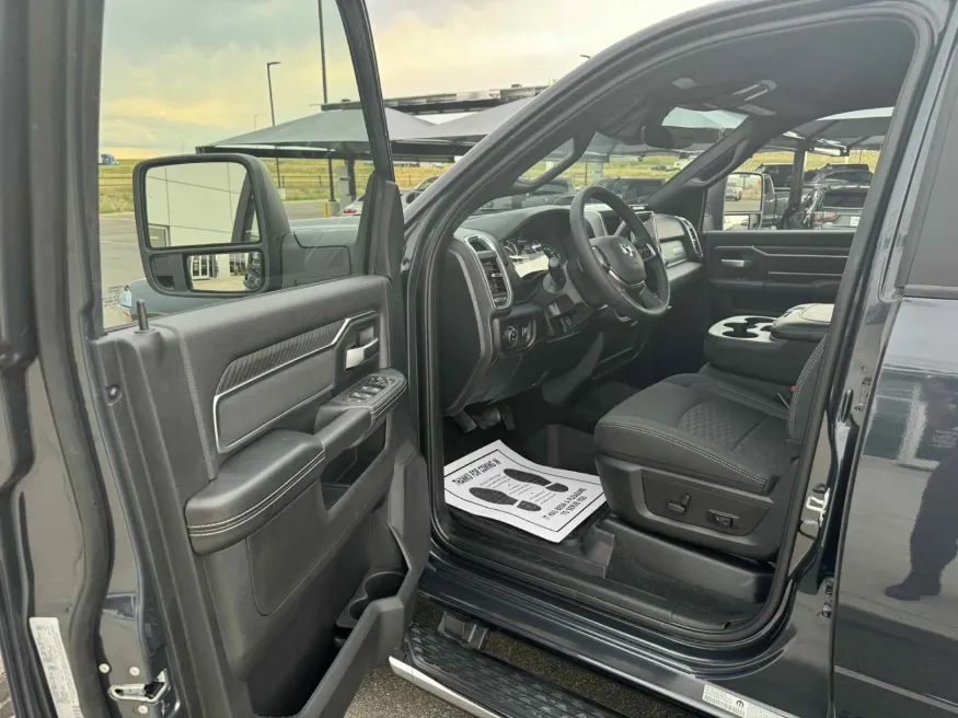 2025 RAM 3500 Big Horn | Photo 10 of 20