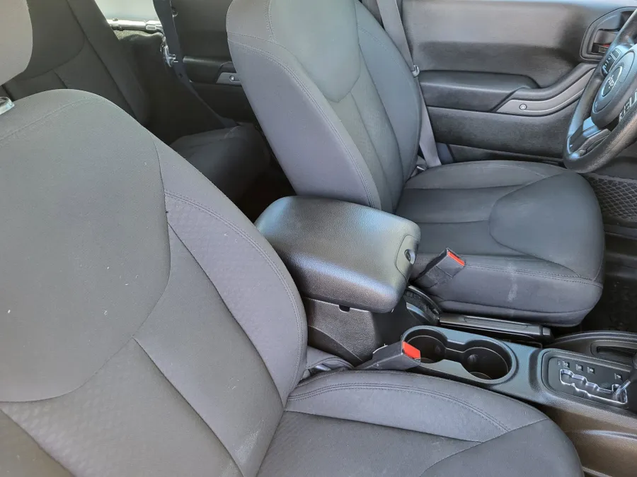 2016 Jeep Wrangler Unlimited | Photo 12 of 23