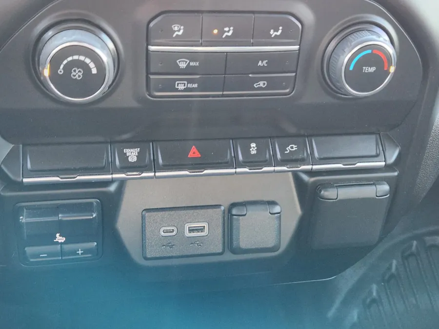 2022 Chevrolet Silverado 3500HD CC Work Truck | Photo 17 of 27