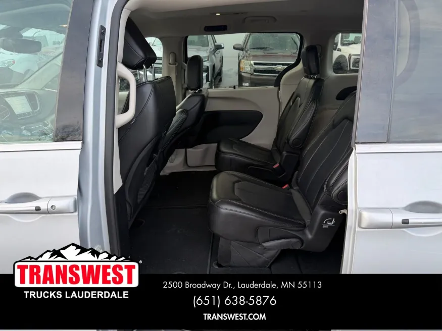 2024 Chrysler Pacifica Touring L | Photo 14 of 24