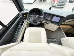 2018 Newmar King Aire 4553 | Thumbnail Photo 6 of 33