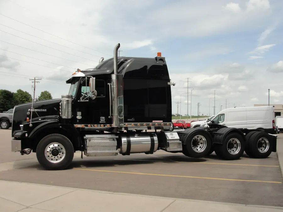 2021 Western Star 4900SA | Photo 3 of 24