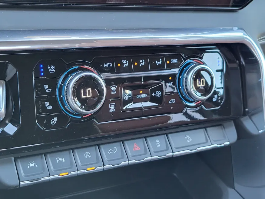 2026 GMC Sierra 1500 Denali Ultimate | Photo 16 of 26