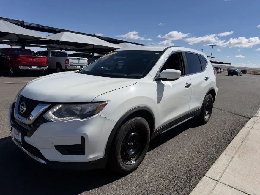 2017 Nissan Rogue S | Photo 6 of 17