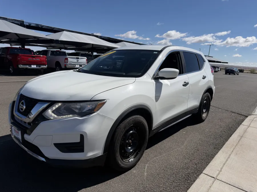 2017 Nissan Rogue S | Photo 6 of 17