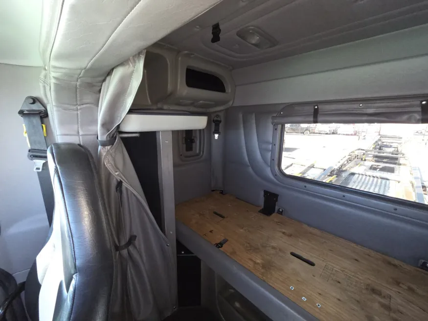 2022 Peterbilt 389 | Photo 36 of 40