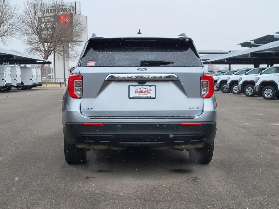 2023 Ford Explorer XLT | Photo 5 of 32