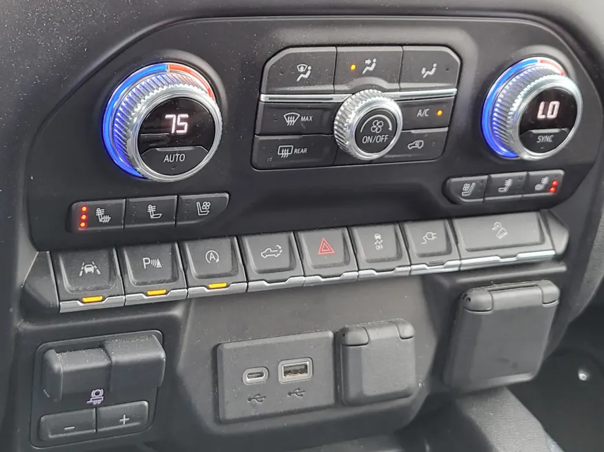 2021 GMC Sierra 1500 AT4 | Photo 16 of 24