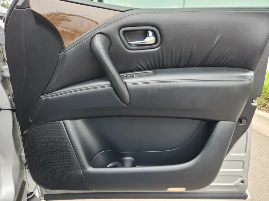 2017 Infiniti QX80 | Photo 17 of 33