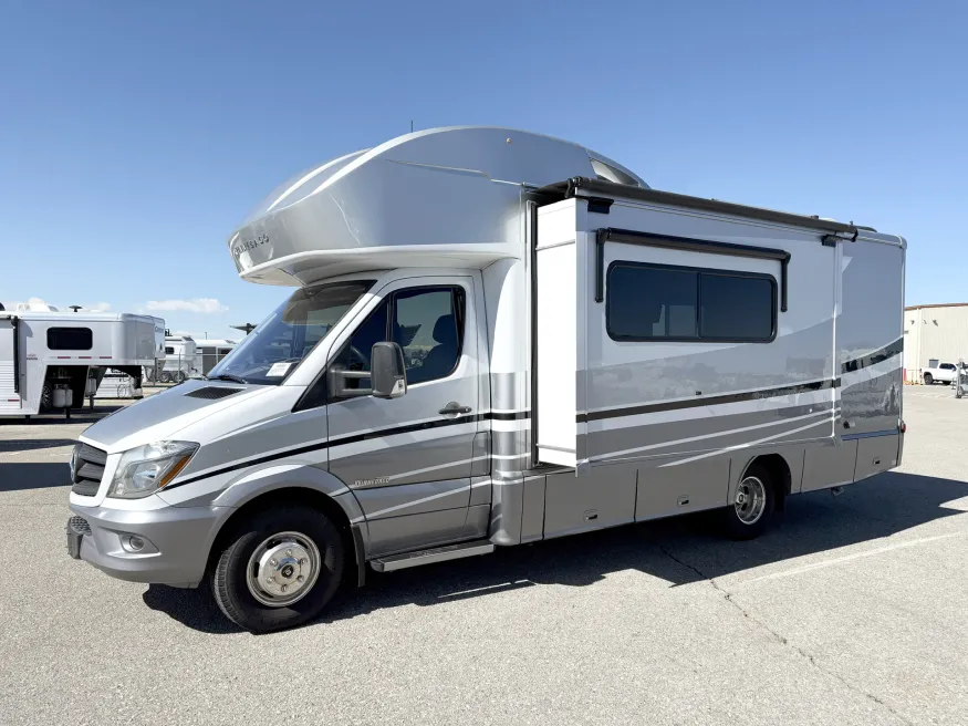 2019 Winnebago Navion 24J | Photo 16 of 24