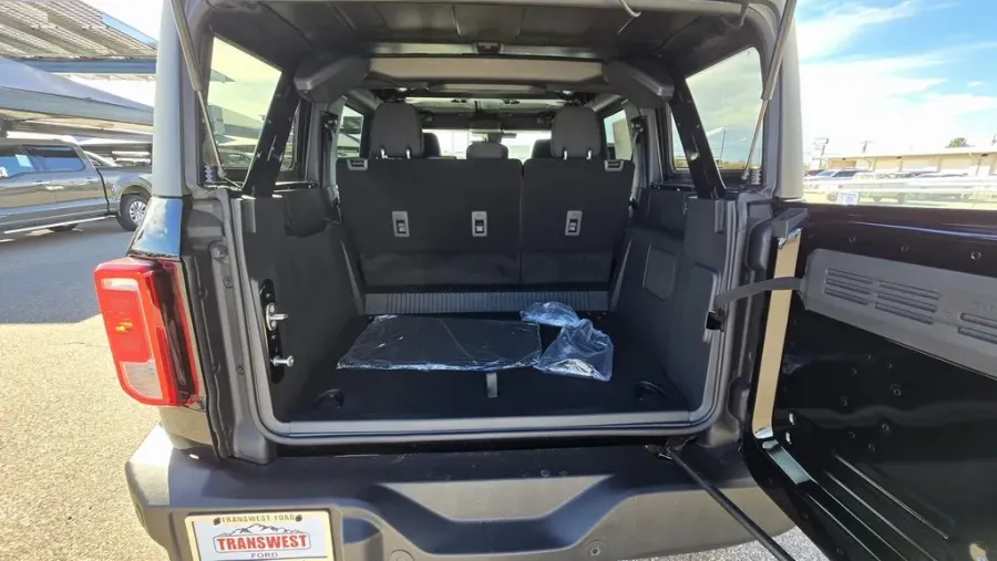 2025 Ford Bronco | Photo 8 of 28